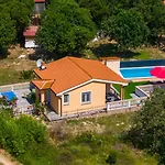 Maks By Guide